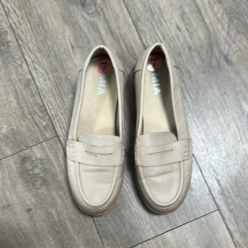 Women's Cream Loafers